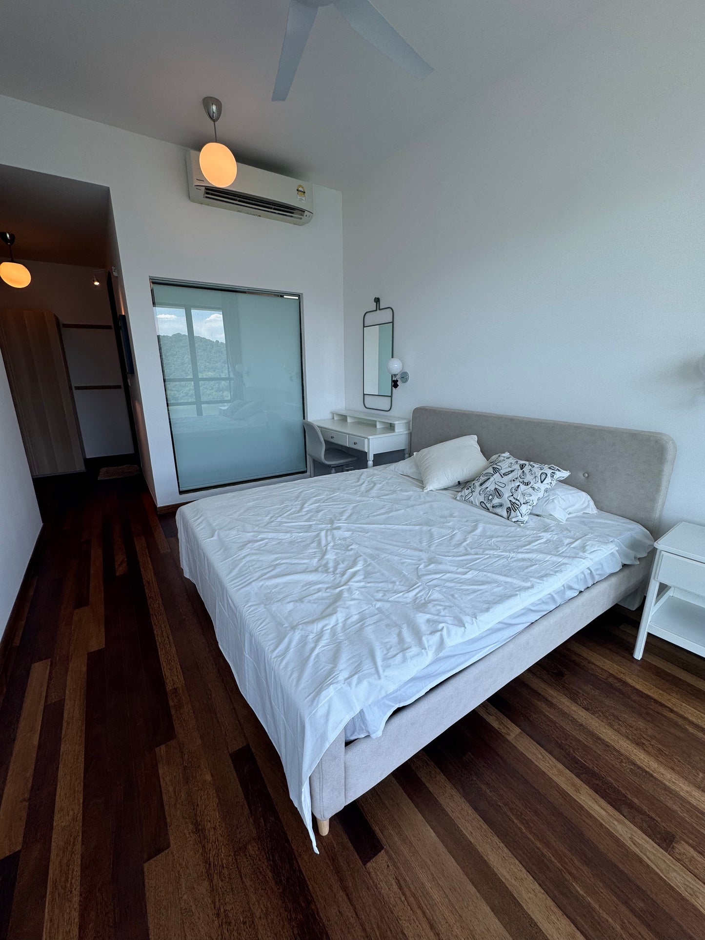 Queens Residences Q1 @ Queens Waterfront Condominium For Rent