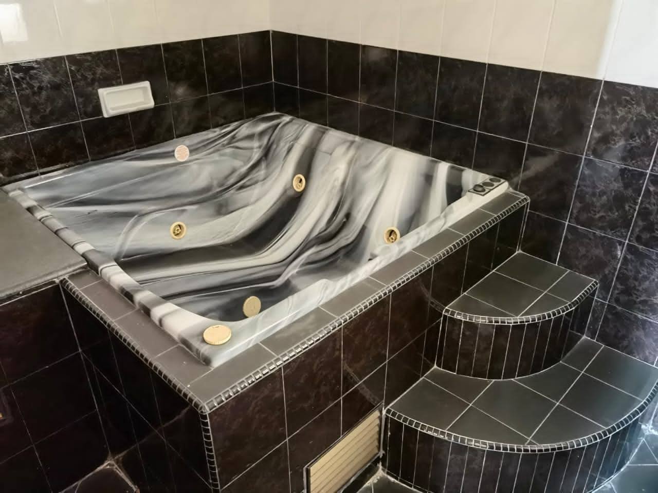 Silverton Condominium For Sale