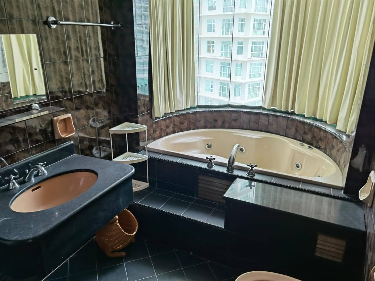 Silverton Condominium For Sale