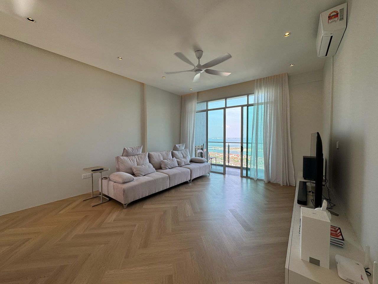 City Residence Condominium For Sale