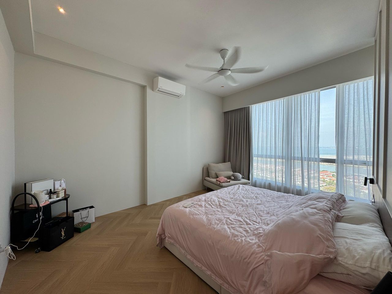 City Residence Condominium For Sale