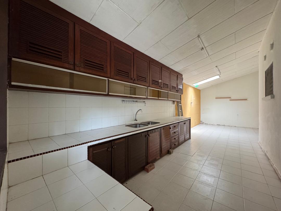 Tanjung Bungah Landed House For Sale | 1700sqft | 5R2B | RM647.06psf (floor) | RM348.1psf (land)