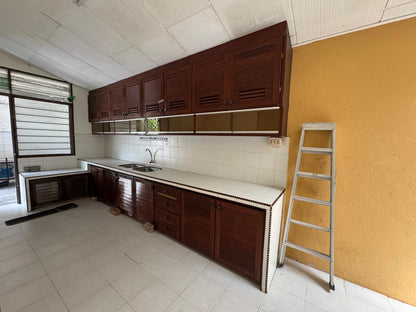 Tanjung Bungah Landed House For Sale | 1700sqft | 5R2B | RM647.06psf (floor) | RM348.1psf (land)