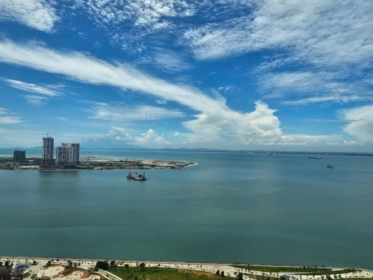 Gurney Beach Resort Condominium For Sale | 2700sqft | 3+1R3B | RM870.37psf