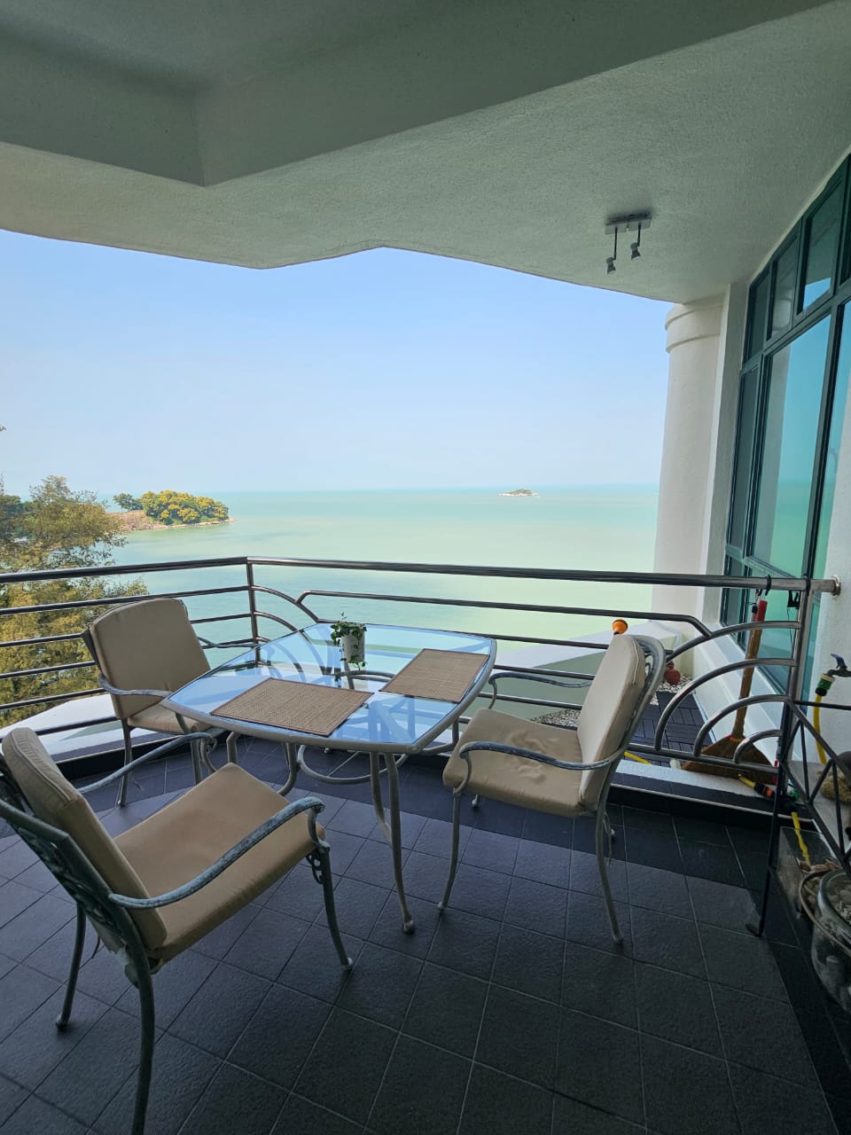 Sri Golden Bay Condominium For Sale