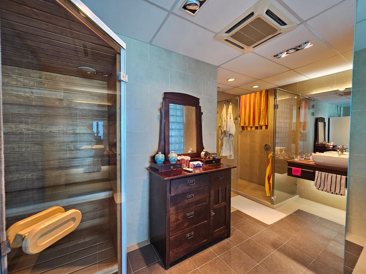 Sri Golden Bay Condominium For Sale