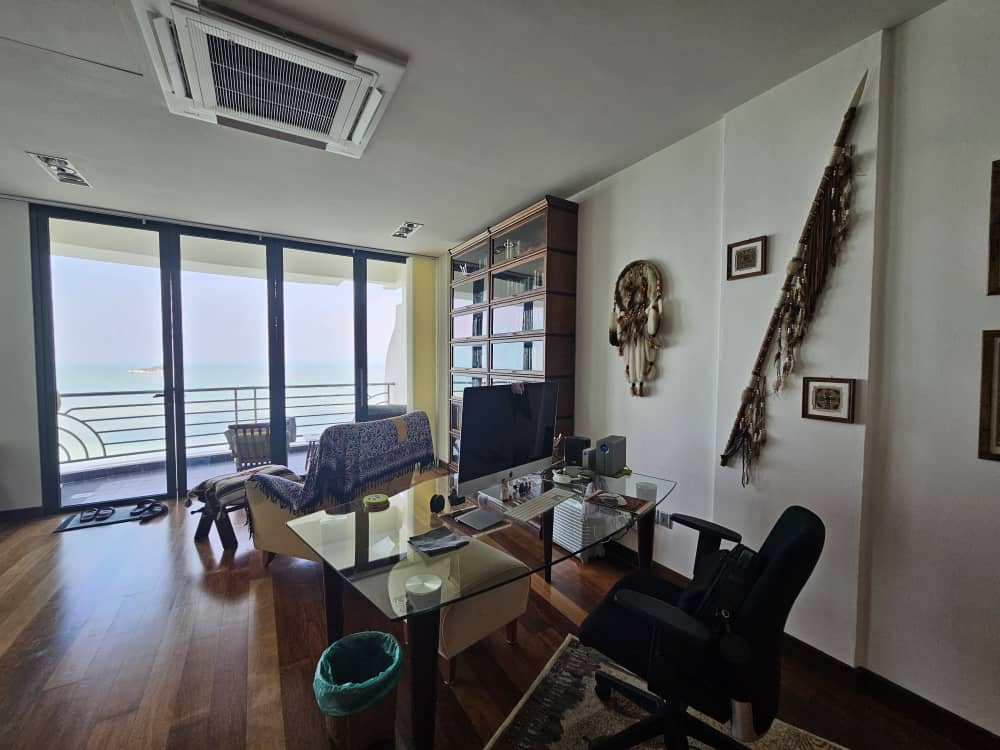 Sri Golden Bay Condominium For Sale
