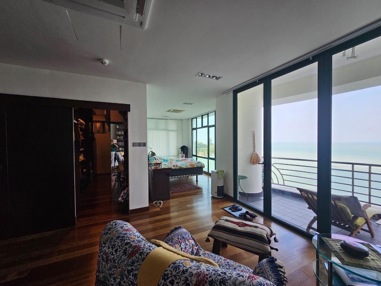 Sri Golden Bay Condominium For Sale