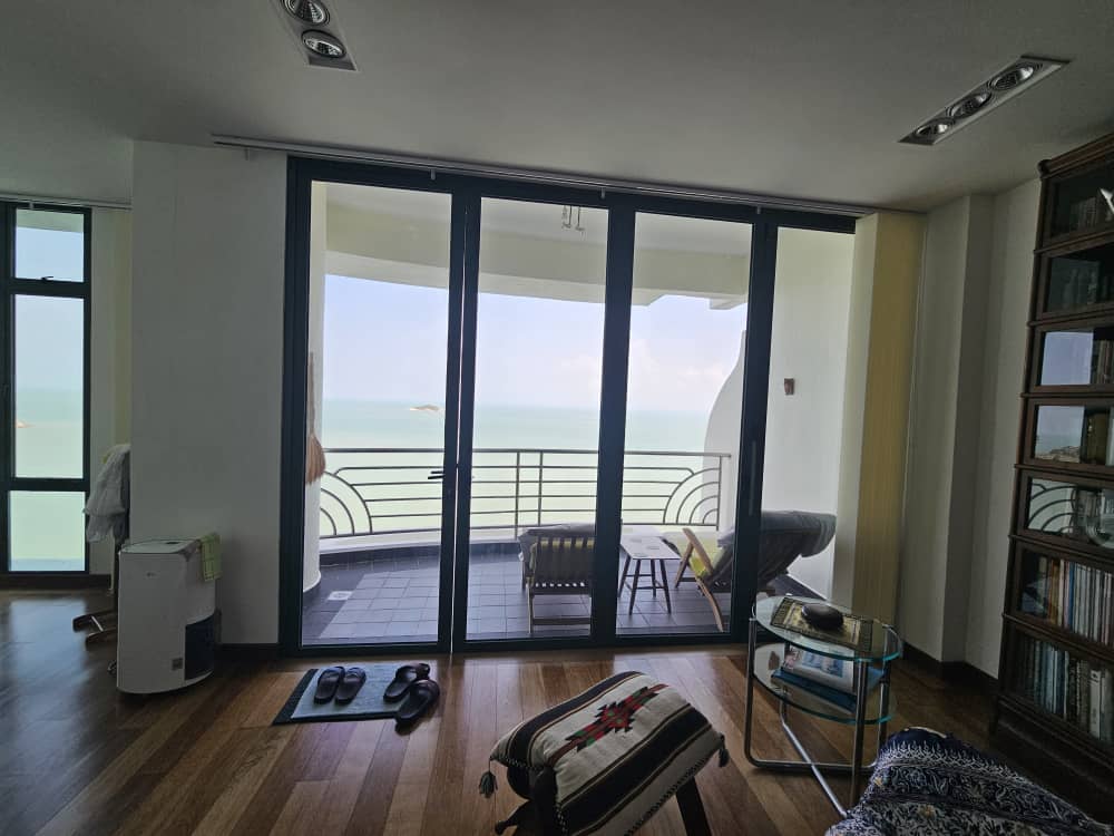 Sri Golden Bay Condominium For Sale