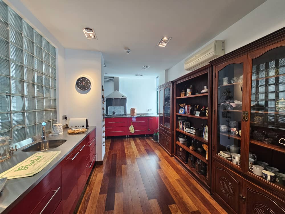 Sri Golden Bay Condominium For Sale