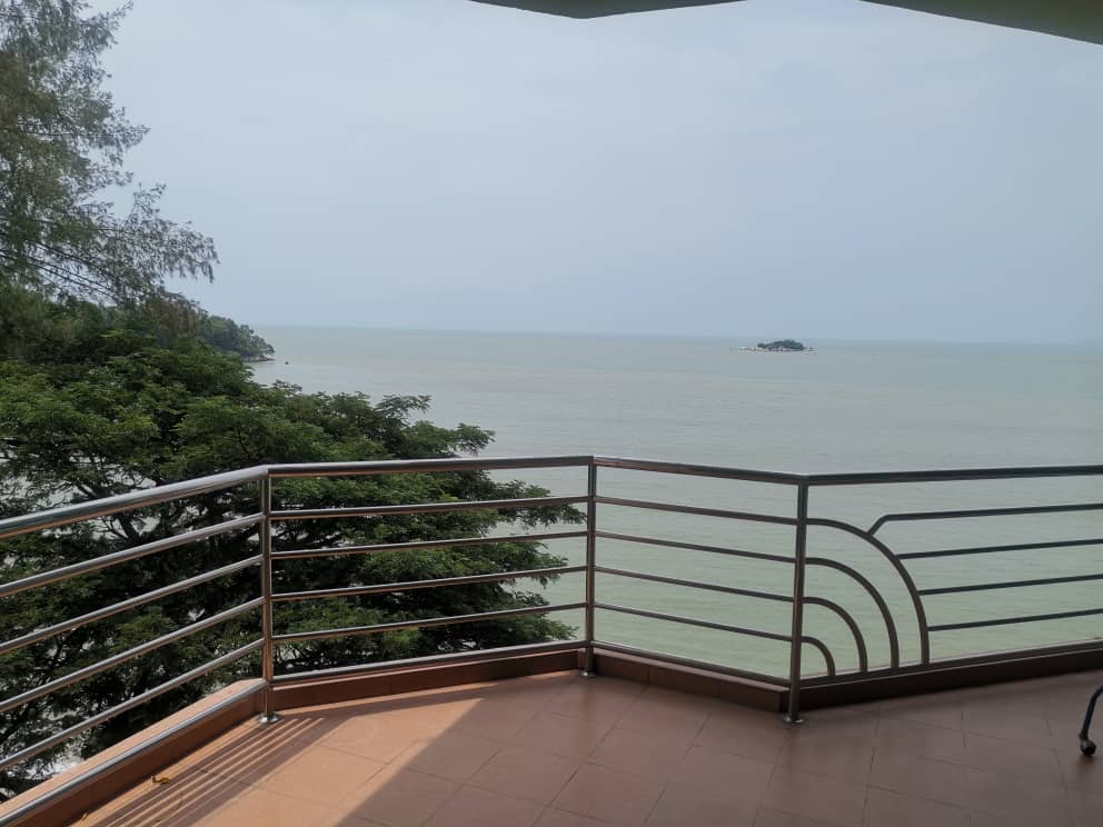 Sri Golden Bay Condominium For Sale | 2300sqft | 3+1R4B | RM826.09psf