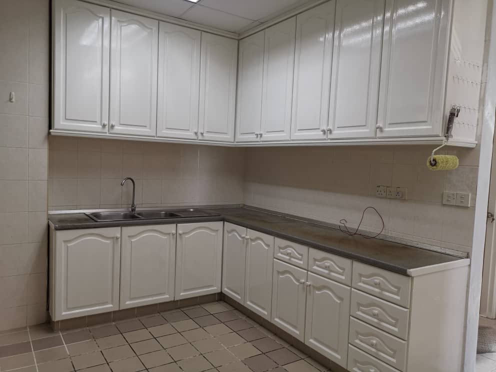 Sri Golden Bay Condominium For Sale | 2300sqft | 3+1R4B | RM826.09psf