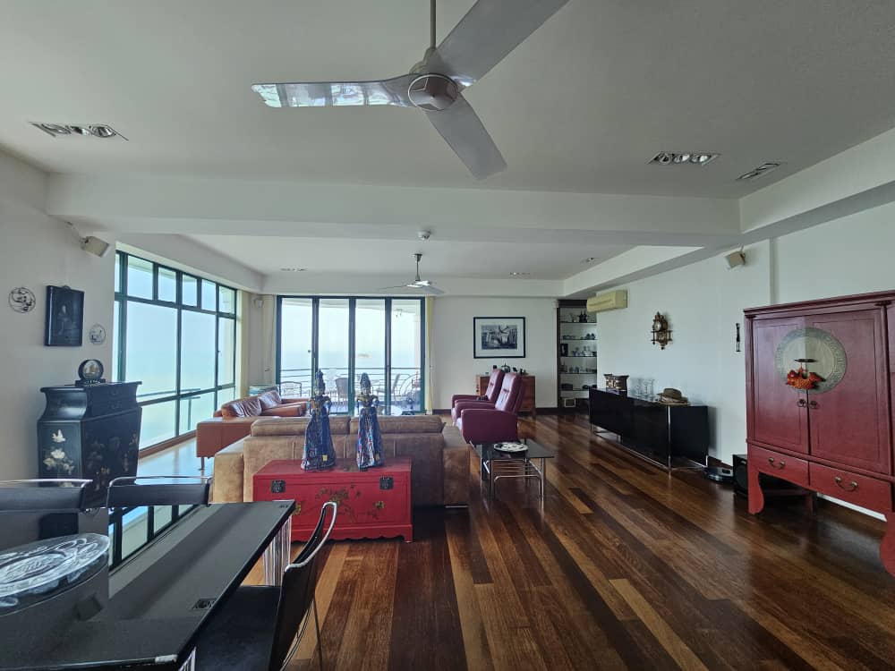 Sri Golden Bay Condominium For Sale