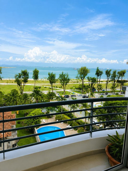 Gurney Beach Resort Condominium For Sale | 2600sqft | 3+1R4B | RM761.54psf