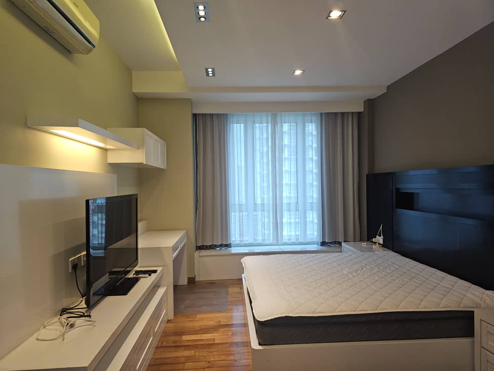 Gurney Paragon Condominium For Rent