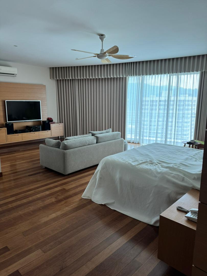Gurney Paragon Condominium For Rent