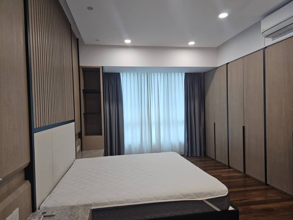 Gurney Paragon Condominium For Rent