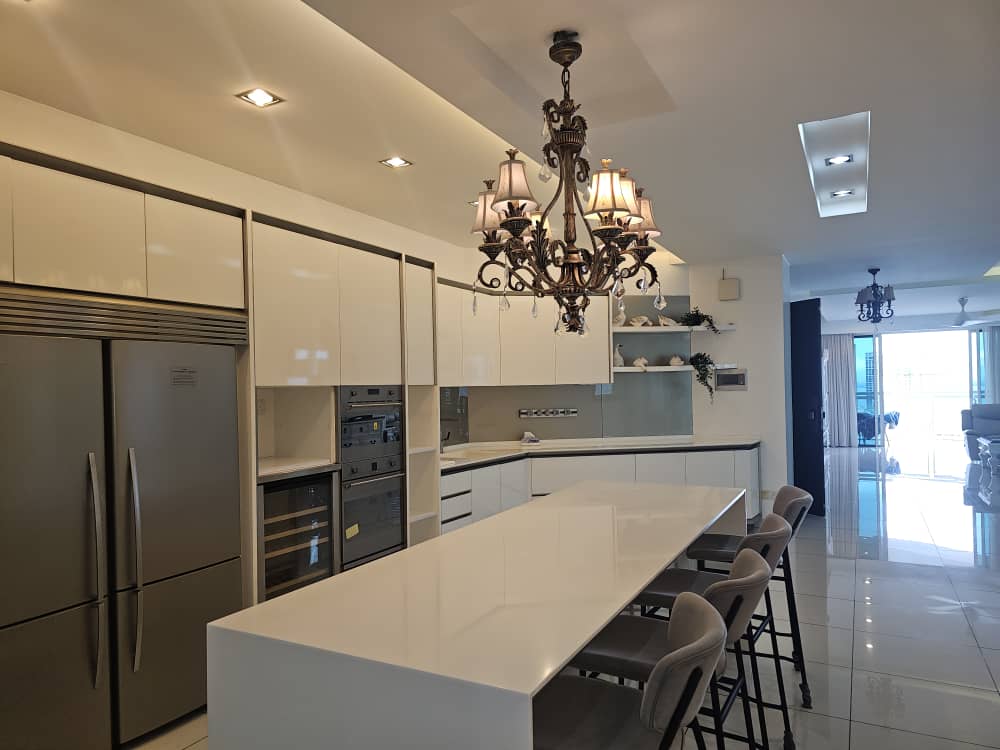 Gurney Paragon Condominium For Rent