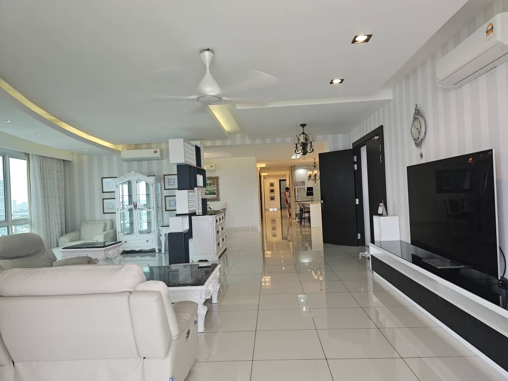 Gurney Paragon Condominium For Rent