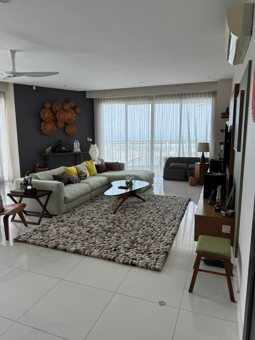 Gurney Paragon Condominium For Rent