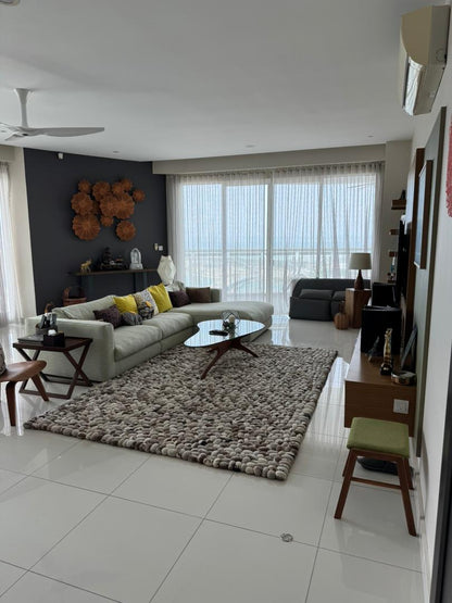 Gurney Paragon Condominium For Rent