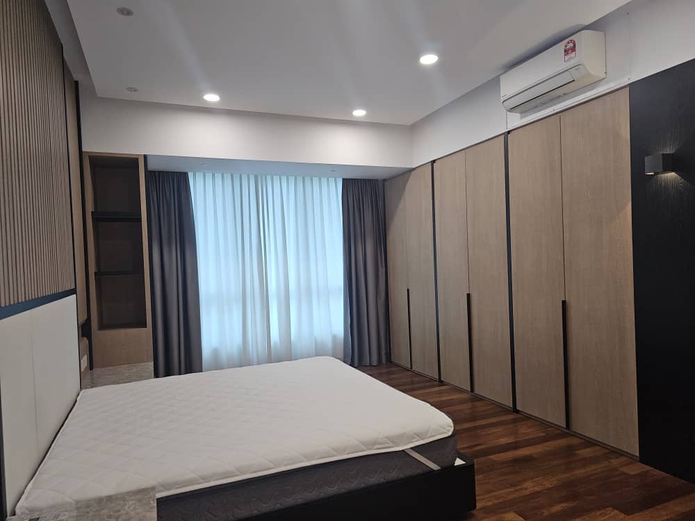 Gurney Paragon Condominium For Rent