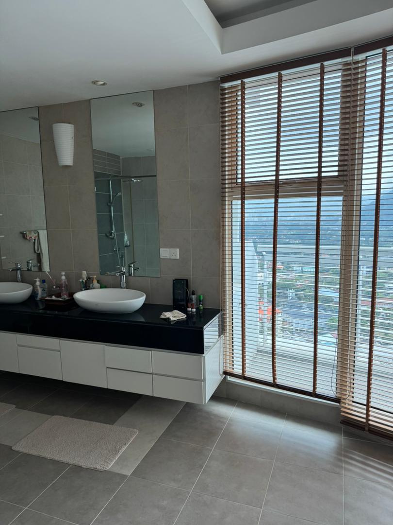 Gurney Paragon Condominium For Rent