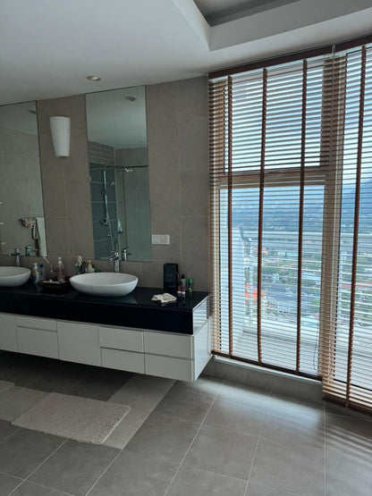 Gurney Paragon Condominium For Rent