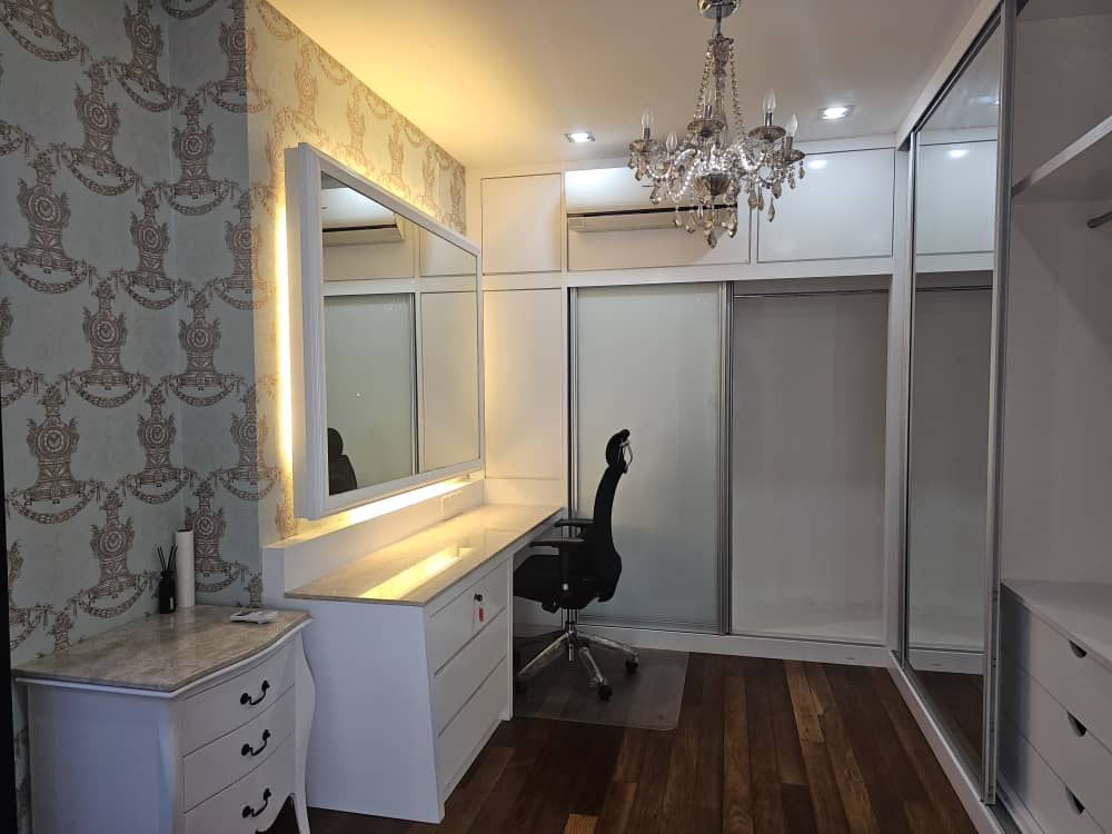 Gurney Paragon Condominium For Rent