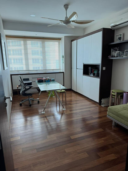 Gurney Paragon Condominium For Rent