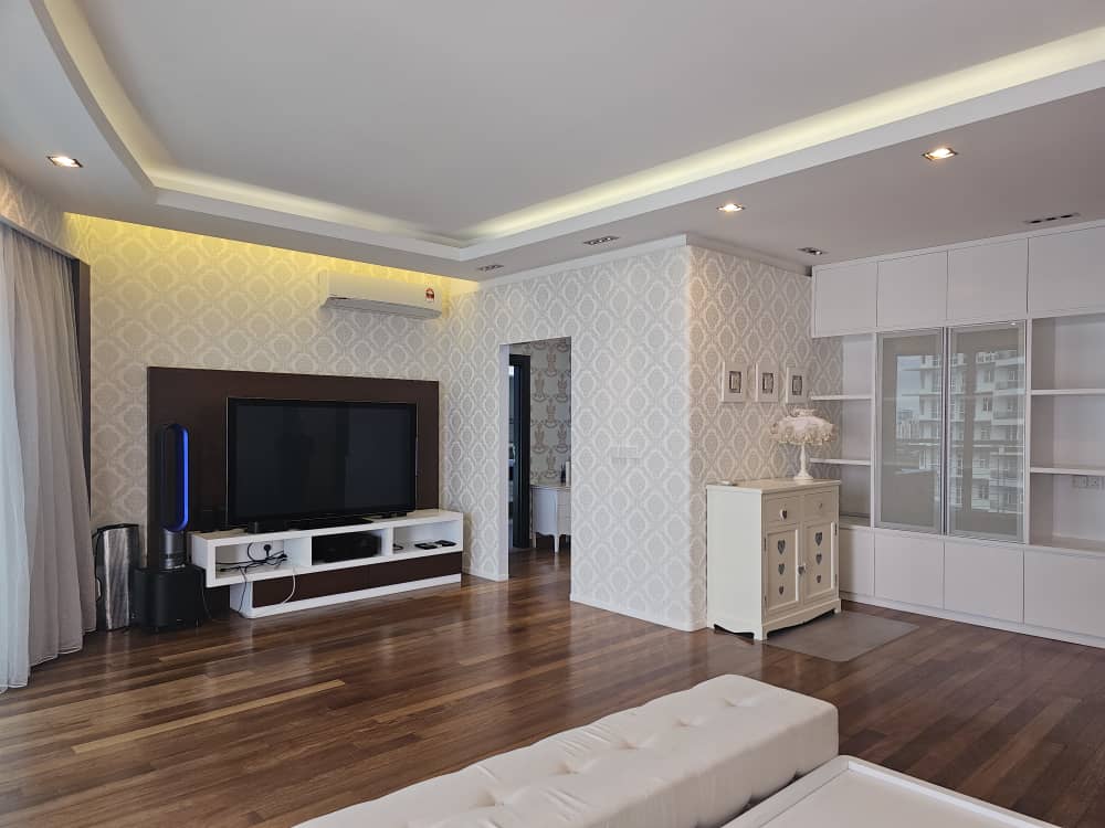 Gurney Paragon Condominium For Rent