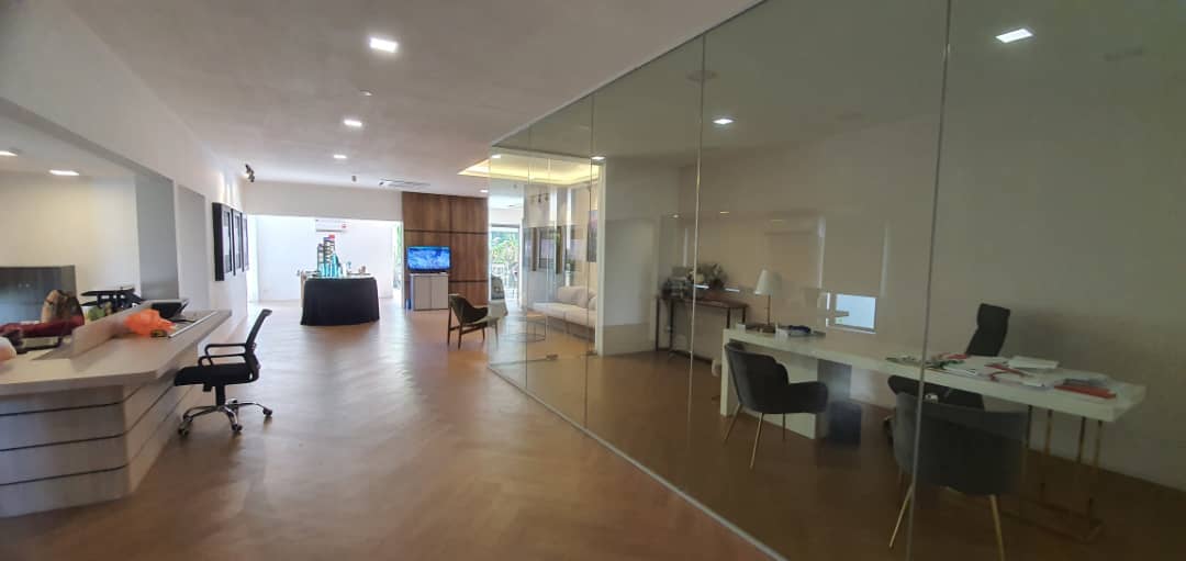 Gottlieb Road Commercial Bungalow For Sale