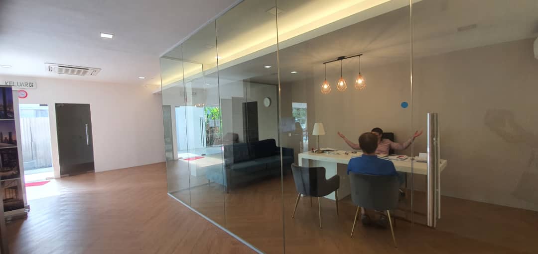 Gottlieb Road Commercial Bungalow For Sale