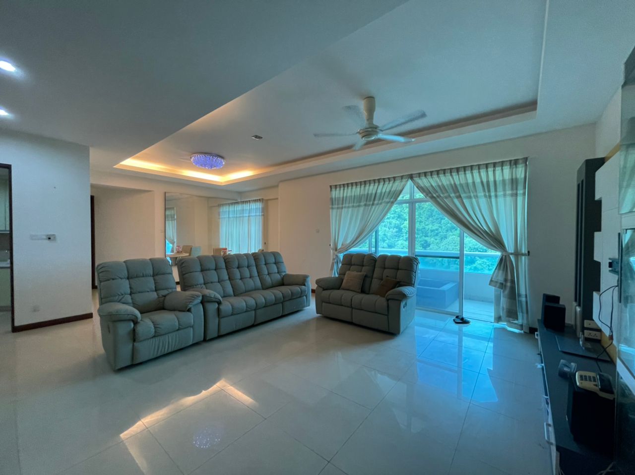 Hillcrest Residences Condominium For Sale | 2272sqft | 3+2R4+1B | RM528.17psf