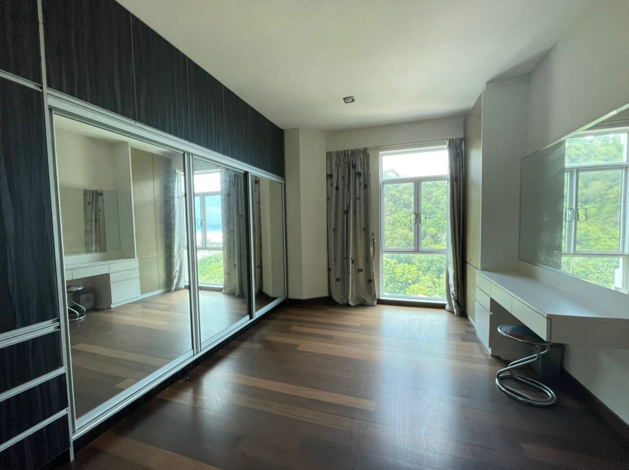 Hillcrest Residences Condominium For Sale | 2272sqft | 3+2R4+1B | RM528.17psf
