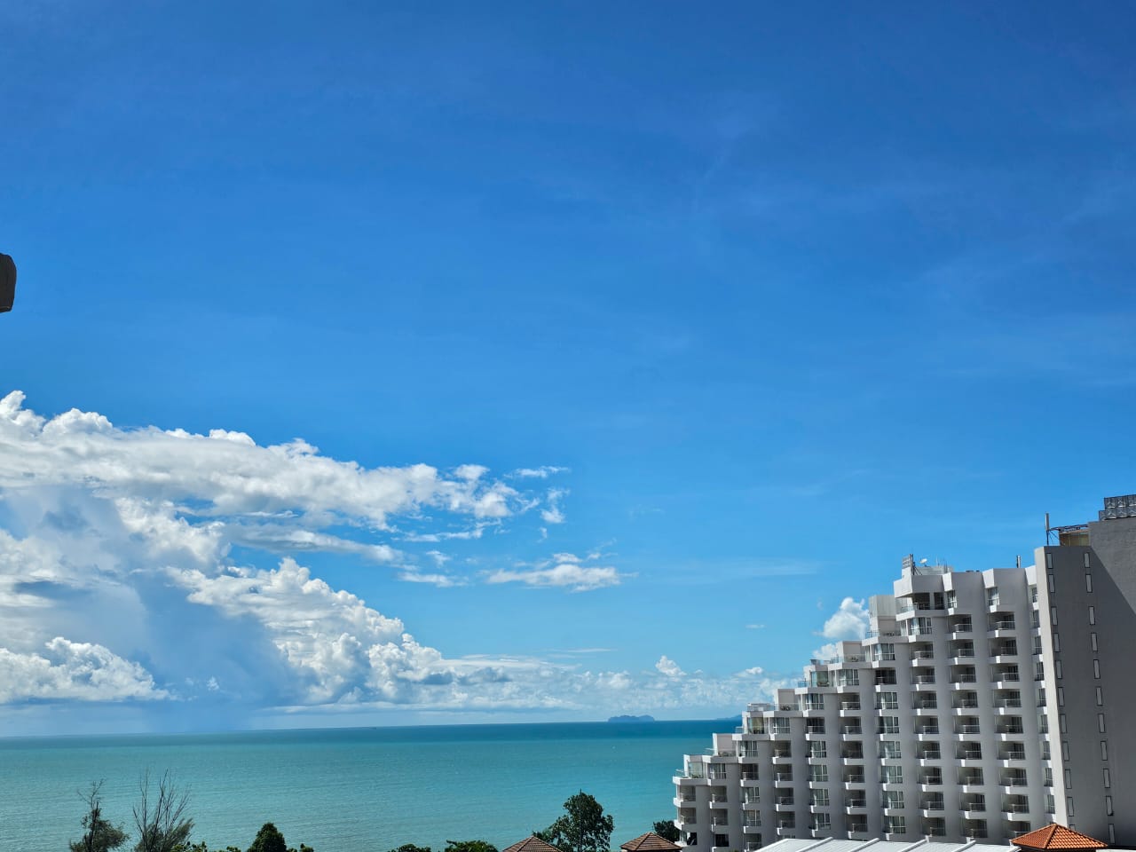 Miami Green Resort Condominium For Sale | 1050sqft | 3R2B | RM523.81psf