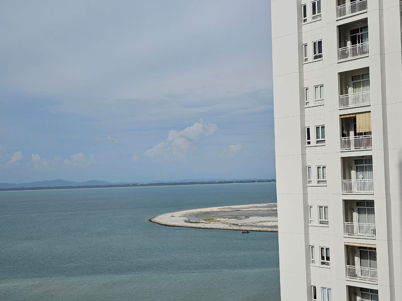 Quayside Condominium For Sale | 2146sqft | 2+1R3B | RM969.25psf