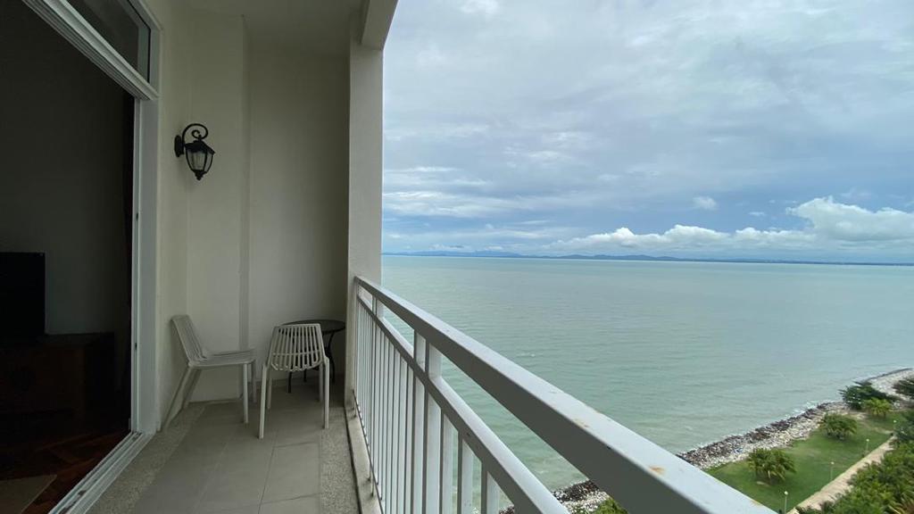 Quayside Condominium For Rent 