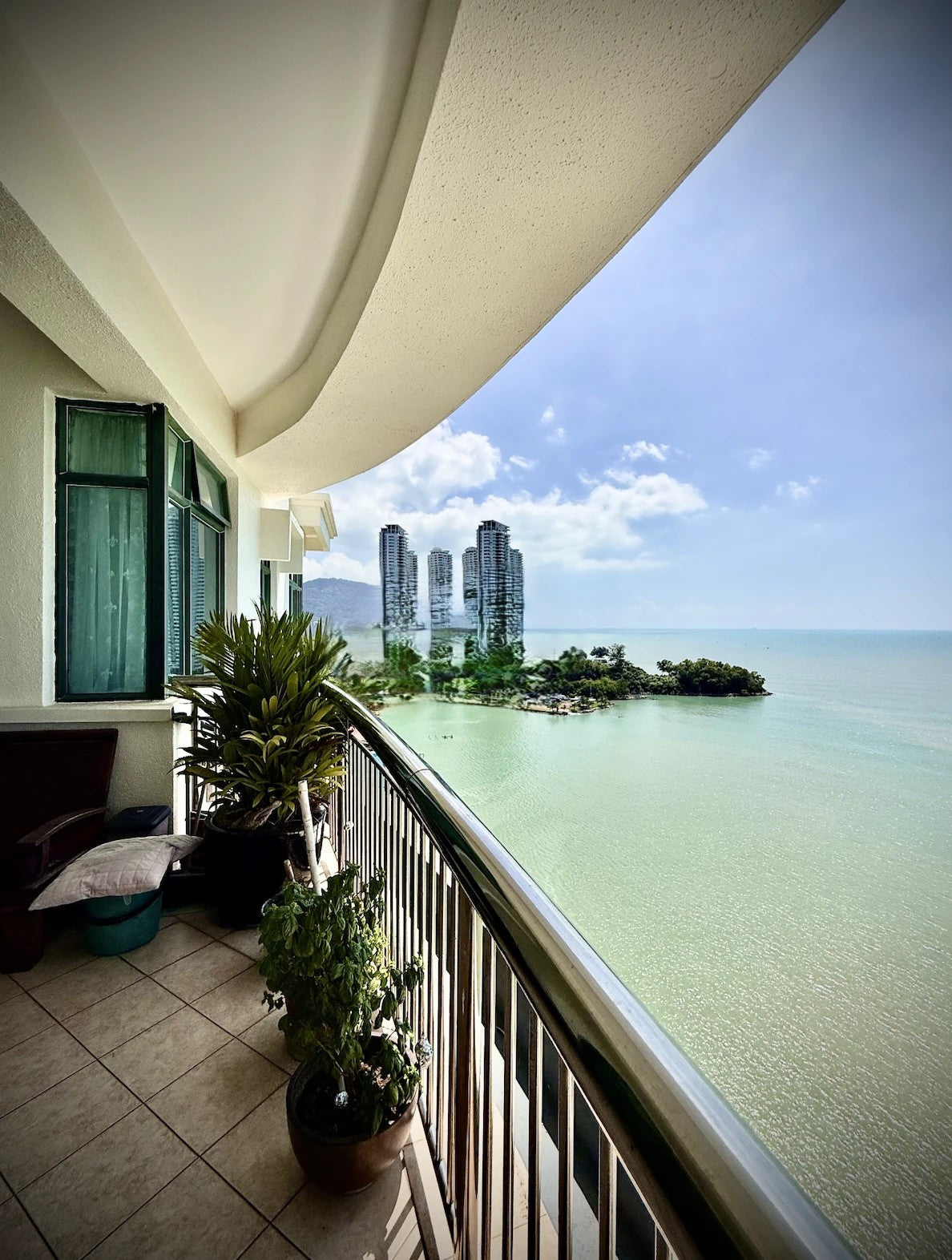 Sri Golden Bay Condominium For Sale | 2875sqft | 4+1R3+2B | RM932.17psf