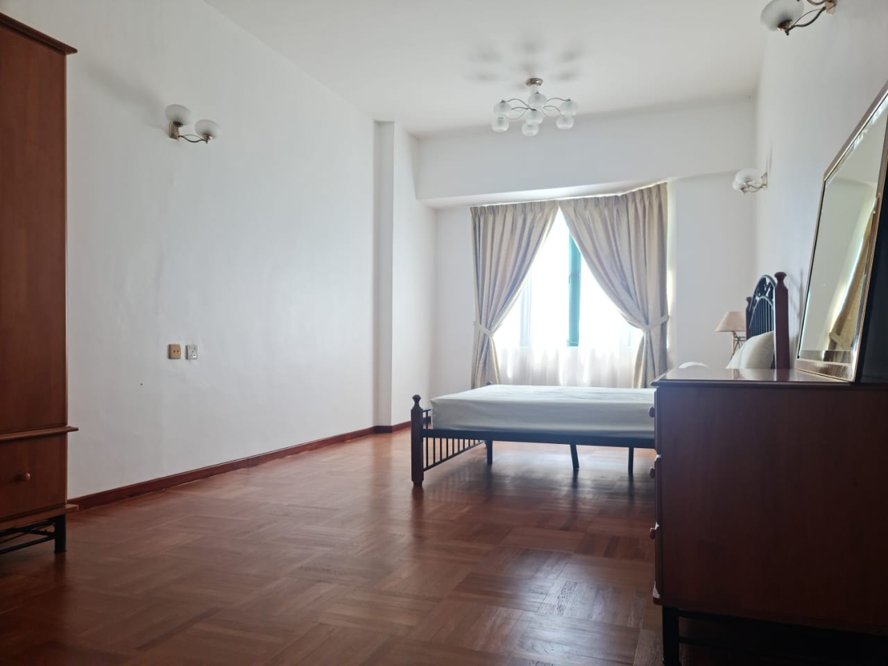 Silverton Condominium For Sale