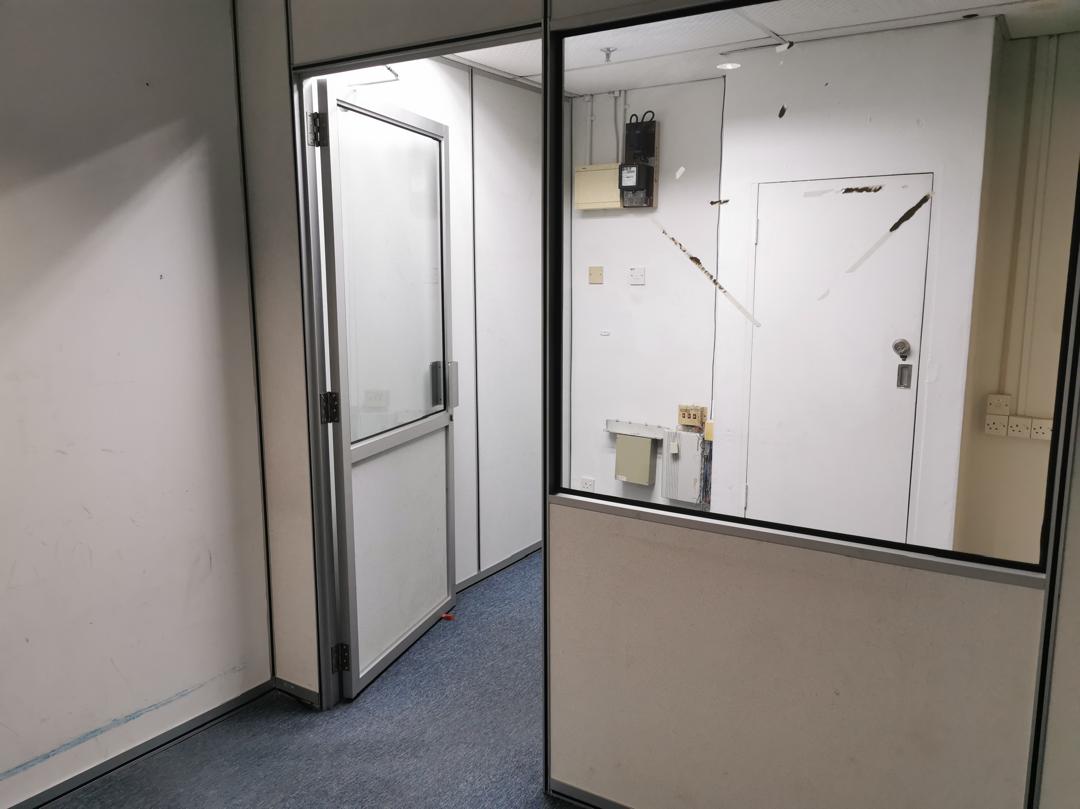 Sunny Point Complex Office Lot For Sale