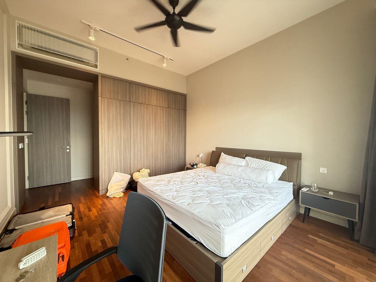Straits Residences Condominium For Sale