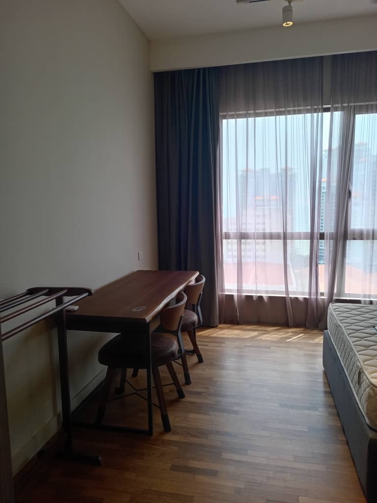 Straits Residences Condominium For Sale