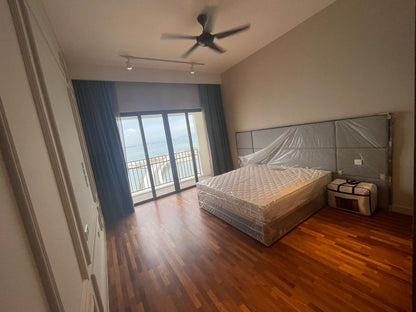 Straits Residences Condominium For Sale