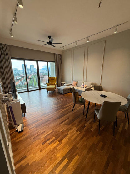 Straits Residences Condominium For Sale