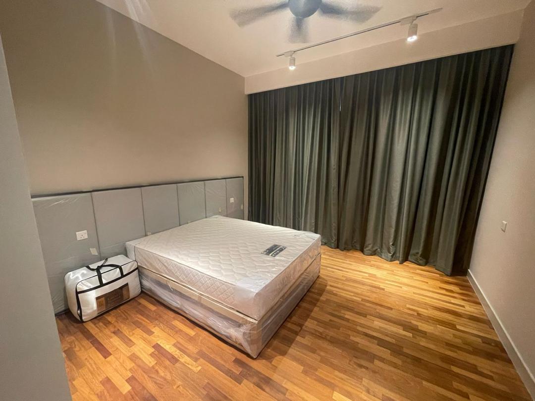 Straits Residences Condominium For Sale