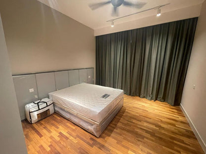 Straits Residences Condominium For Sale