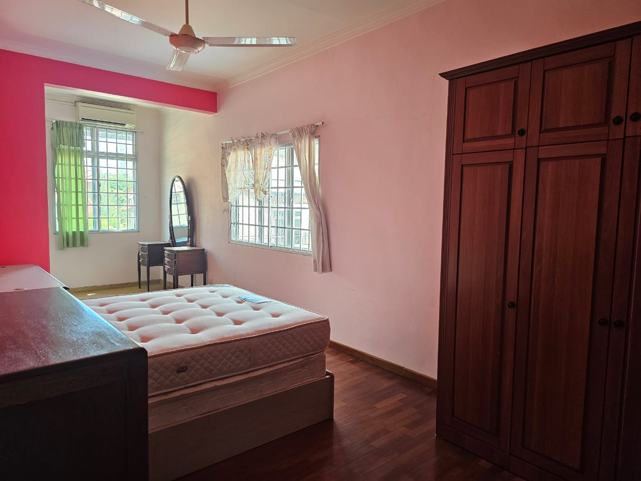Tanjung Bungah Landed House For Sale | 2400sqft | 4R3B | RM395.83psf (floor) | RM452.60psf (land) |