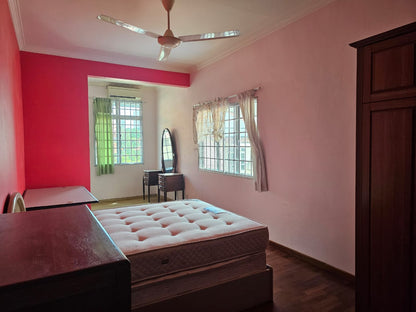 Tanjung Bungah Landed House For Sale | 2400sqft | 4R3B | RM395.83psf (floor) | RM452.60psf (land) |